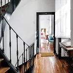 Very Spacious House - Amazing View Лиссабон