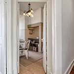 Апартаменты Very Spacious House - Amazing View Лиссабон